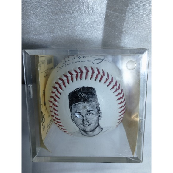 Cal Ripken Jr Ironman Commemorative Baseball with Facsimile Signature In Case. - Picture 2 of 6